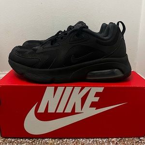 Black Nike air max 200